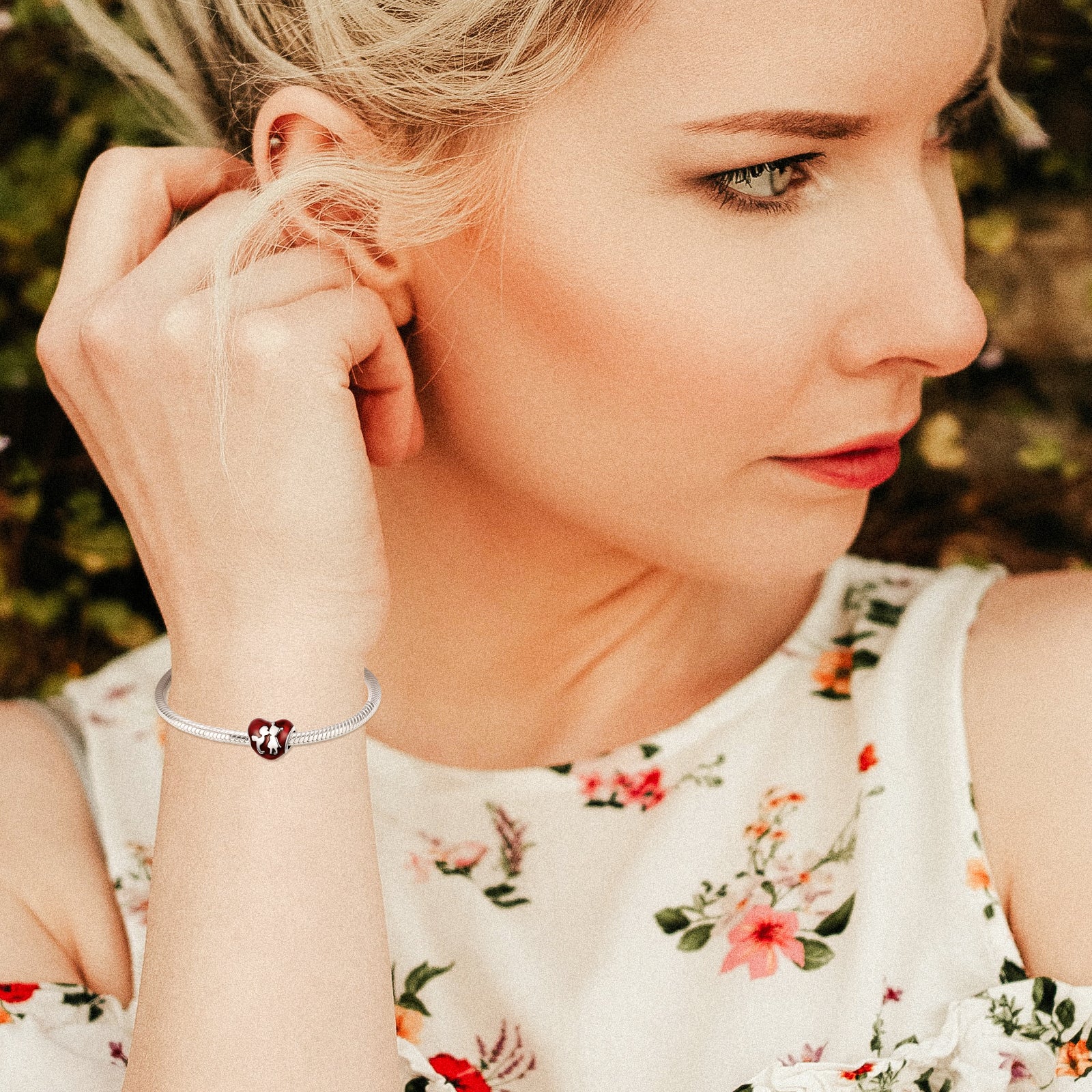 Boyfriend and Girlfriend Kissing Heart Charms